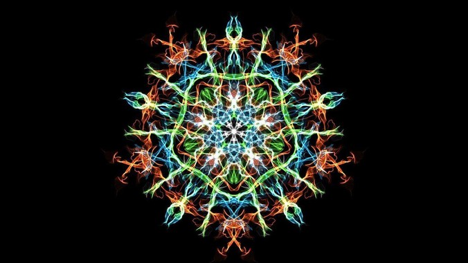 56 岁白岩松踢球摔倒久不能起，他目前情况如何？踢球时需要注意什么？